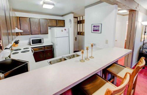 Mammoth Ski & Racquet with Shared Hot Tub & Pool - Foto 3