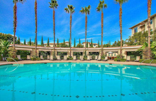 Global Luxury Suites at The Village - Photo 44