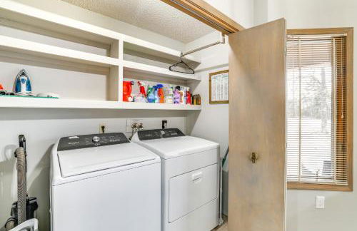 Spacious Holiday Island Escape with Deck and Gas Grill - Foto 26