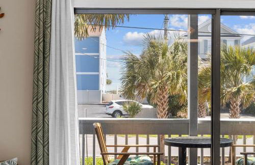 Newly Renovated Condo with Beach access steps away - Foto 35