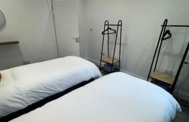 The Upper Tooting Beauty - 2bed Ground Floor Flat - Photo 8