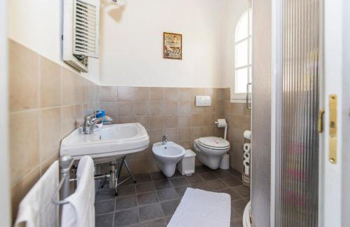 Valuable rustic Tuscan swimming pool, breathtaking view of Camaiore - Photo 22