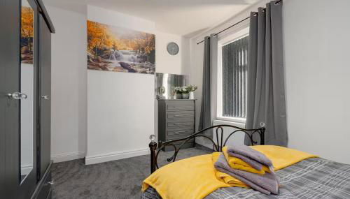 Family-Friendly 2-Bed Home with Games & Fireplace - Foto 5, wardrobe