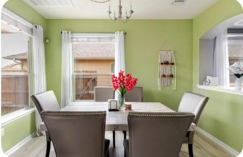 Modern 4BR Retreat, Fast WiFi, Parking, Less than 15 mins from Austin - Foto 14