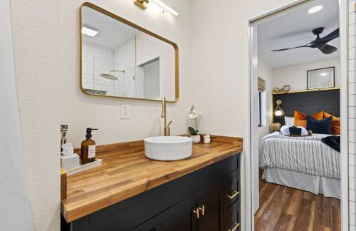 "Glamtainer" One of a kind Romantic Luxe Retreat, 8 Minutes to Emerald Beach, Outdoor Haven - Foto 19