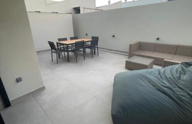 Apartamento de una habitación con terraza grande cerca de Barcelona - Photo 9