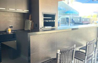 Casa Sol da Manhã - Piscina aquecida com hidromassagem - 300m da praia - Foto 8