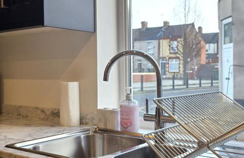 #18 Anfield 5 min walk Sleeps 7 4BR 5Bed 3Bathrms - Photo 67