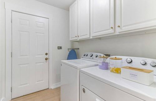 Sleeps 12 | 2 Kings w/ Ping-Pong, Gym, Arcade, BBQ - Foto 35