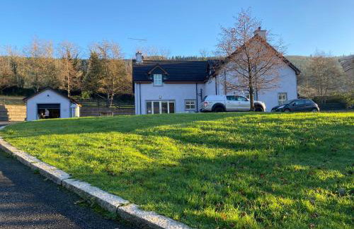 Rostrevor Valley 6-Br Sleeps 20 w Hot Tub & View - Photo 6