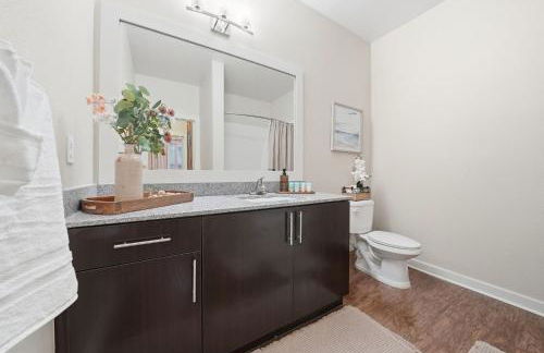 Stylish 2BR w Pool Pet-Friendly Unit #13 - Foto 31