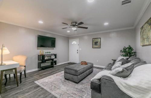 Central 3Bed2B at AT&T - Cowboy Stadium - Texas Live - Photo 8