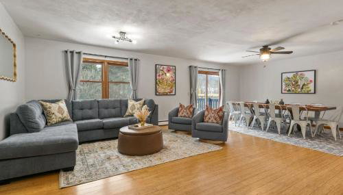 Near Ithaca!Hot Tub! LRG Home!Sleeps 14! Dogs ok! - Foto 2