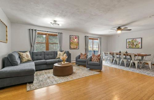 Near Ithaca!Hot Tub! LRG Home!Sleeps 14! Dogs ok! - Foto 2