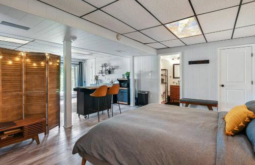 Romantic Garden Studio - 1BR - Indoor Fireplace - Foto 24