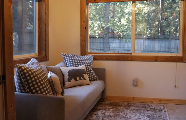 Westlake Cabin by Avantstay Hot Tub Near Skiing Walk to Restaurants Lake - Photo 26