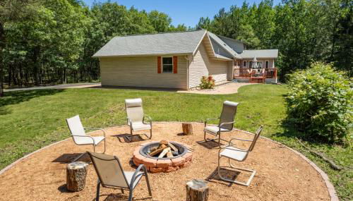 Dog-friendly 6-acre 5BR 3BA home, game room, deck, Wisconsin Dells 10min - Foto 3