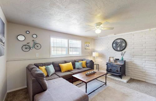 History, Hikes and Cozy Nights Parowan Gem with Deck! - Foto 12