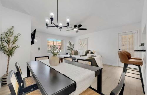 Luxe 2BR Condo Next to Pool Trails & Mountain - Foto 4