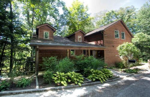 Beautiful Cabin with Hot Tub Surrounded by Trees in Confluence, Pennsylvania - Foto 1
