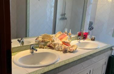 Beachfront Villa with Private Beach Access, Ocean Views, Pool, - Foto 7