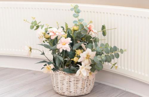 Spacious 4 Bed House Free Parking Near Station - Pass the Keys - Foto 53