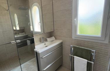 Villa Moana Lagune 4 chambres, 4 salles de bain, piscine privative chauffée à 30 degrés toute l année, balnéo, terrain de pétanque privé, ping-pong - Foto 29