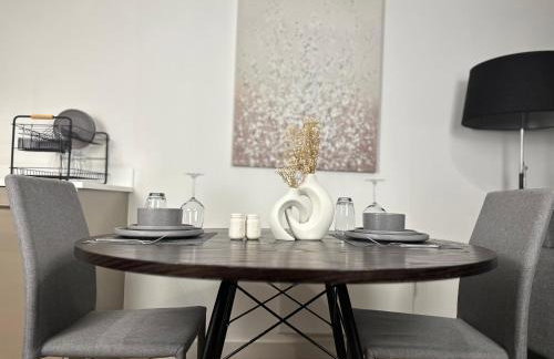 Cozy City Centre Apartment with Free Gym and Free Coffee - Photo 8