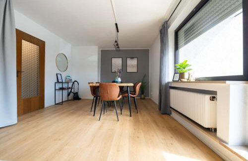 C4S -COME4STAY -InnHarmony- Stilvoll eingerichtetes Apartment für bis zu 8 Personen - Hochwertige Betten I voll ausgestattete Küche I Balkon I Badezimmer I WLAN I Smart TV - Foto 12