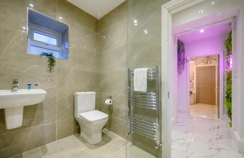 Spacious 6 Bedroom Escape with Hot Tub, Games Room & Karaoke in Yorkshire - Foto 71