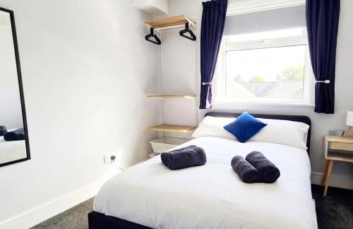 6 Person Home Near Airport and Manchester City Centre with Free Parking - Foto 7