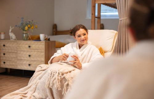 Luxury Silver Birch Lodge: Hot Tub/BBQ/Fire Pit - Foto 15