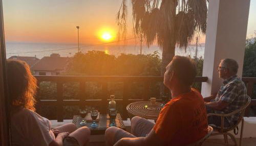 Villa with beautiful Private Garden & Breathtaking Sea View - Foto 3