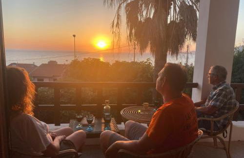 Villa with beautiful Private Garden & Breathtaking Sea View - Foto 3