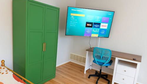 Newly updated 5BR/2.5BA w/pool sleep 16 ppl• - Photo 3, Other