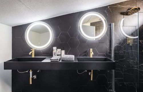 Stylish Home with Pool & Hot Tub near Downtown - Foto 18