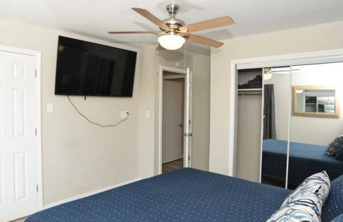 Classic Colonial Home near Main Street - Foto 23