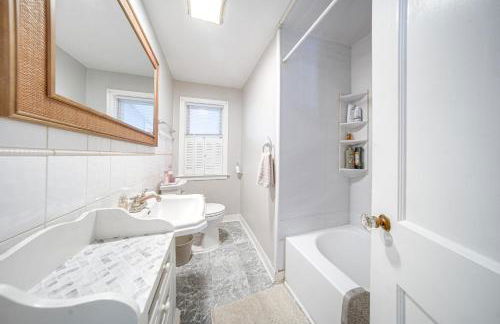 Walk to Lake Erie and Beach Access Home with Deck! - Foto 14