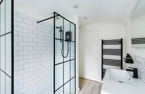 Luxury Georgian Townhouse with Cinema and parking - Photo 24