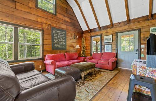 Knotty By Nature- Pet Friendly, Firepit, 150 Acres - Foto 5