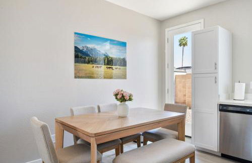 Elegant Two Bedroom Apartment with Free Parking and Plush Beds - Foto 8