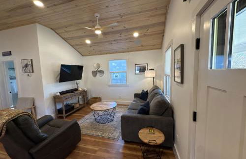 Coastal home with private separate guest house, gas grill and close to local beach - Foto 16