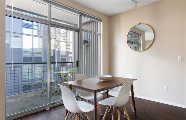 Bellevue Designer 1BD Plus Den 1BA Apartment - Foto 5