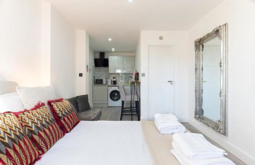 Charming studio near transport to central London - Pass the Keys - Photo 3