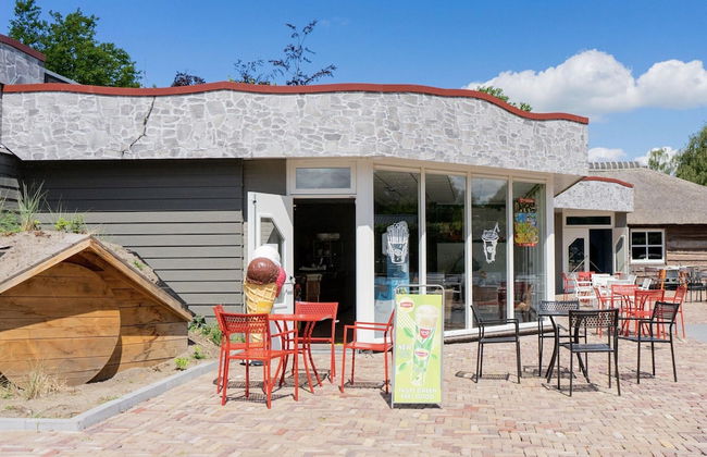 Modern Chalet With Combi Microwave Near Efteling - Photo 16