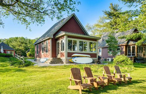 Waterfront Cottage in Summer Village with Grill - Foto 1