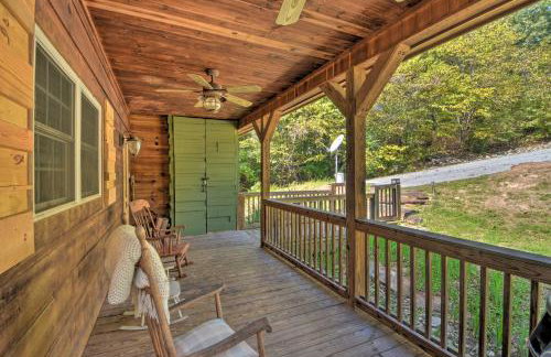 Lovely Lake Hartwell Retreat Dock, Deck and Grill! - Foto 33