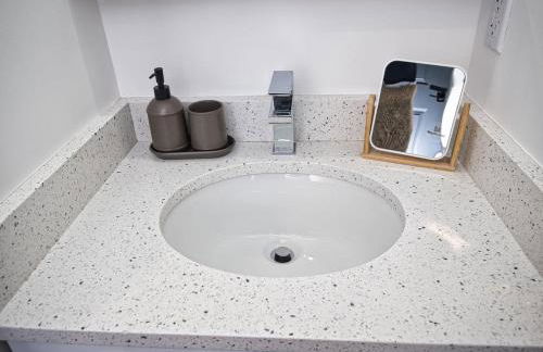 Excellent Location-20 Minutes to NYC-Free Parking - Foto 28