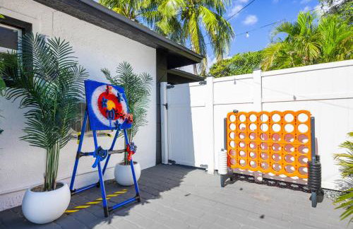 5 Min to Beach - Heated Pool Hot Tub 85 TV's BBQ Games - Foto 65