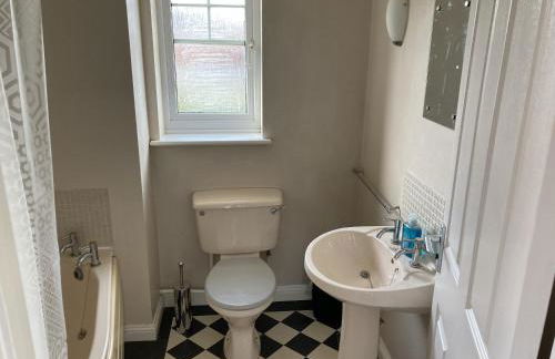 Quiet 3 bed semi with off street parking - Foto 13